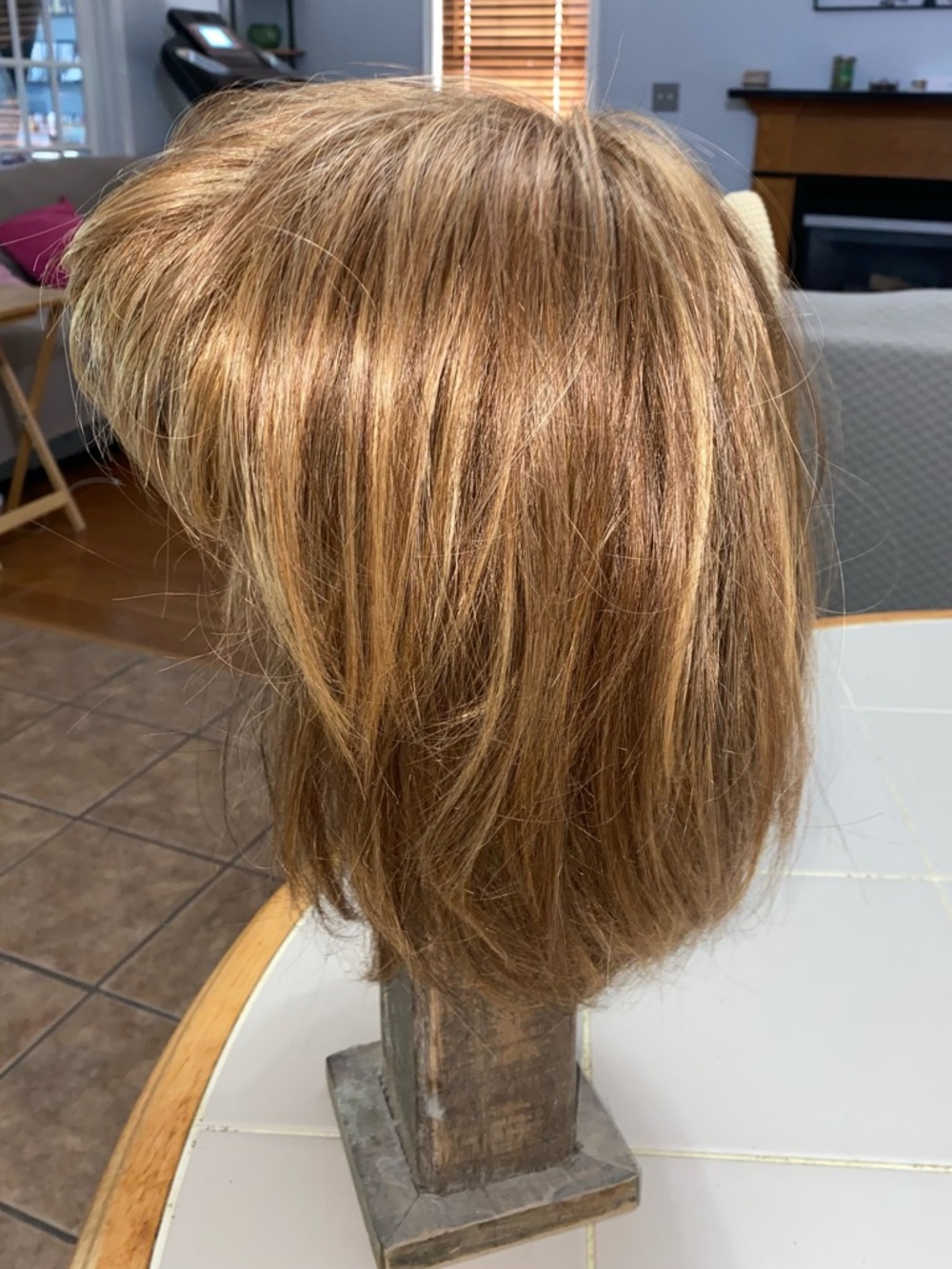Womens shoulder length wig - Picture 3 of 5